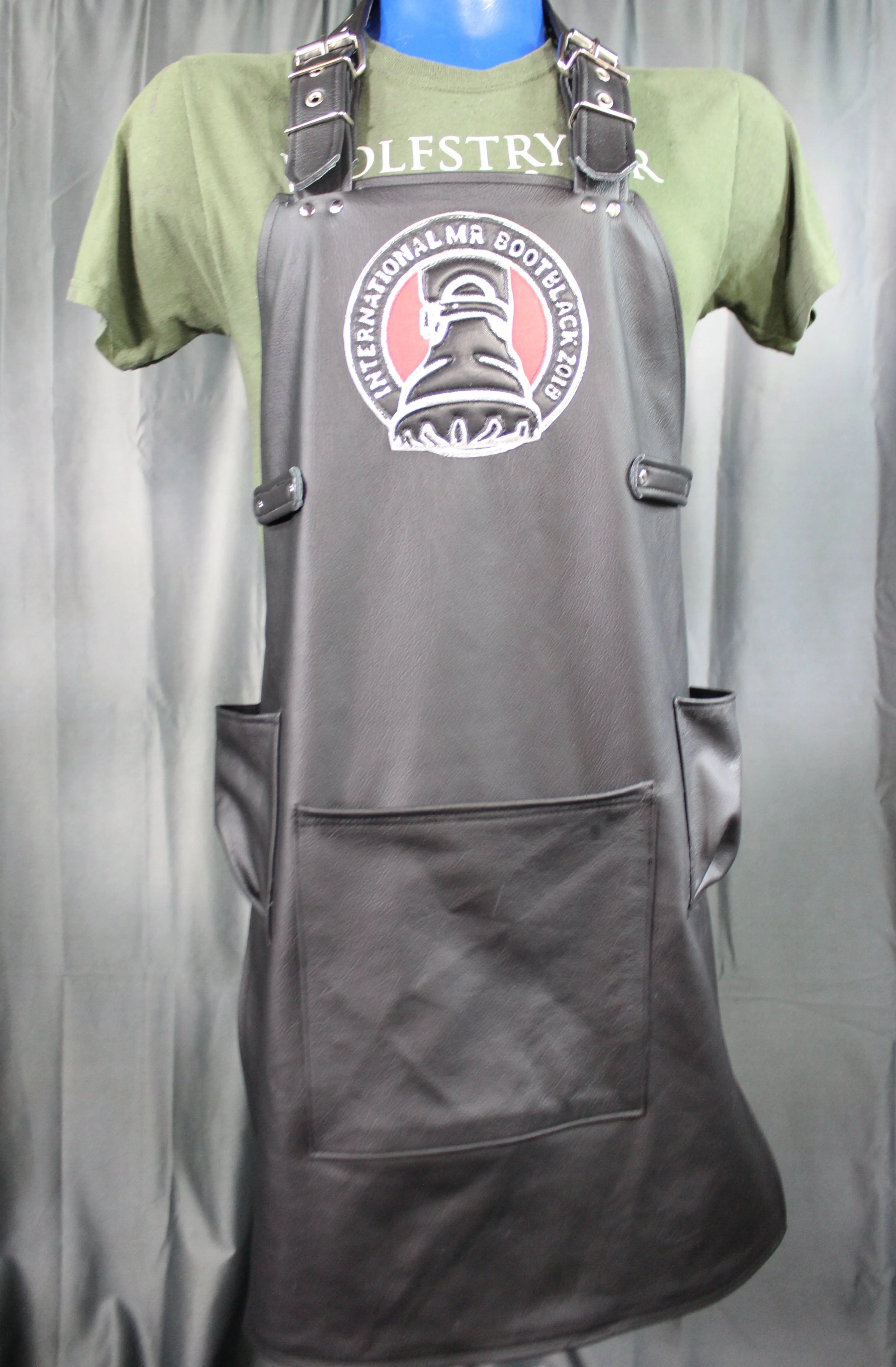 assets/culture/dravik/dravik-apron-leather.webp