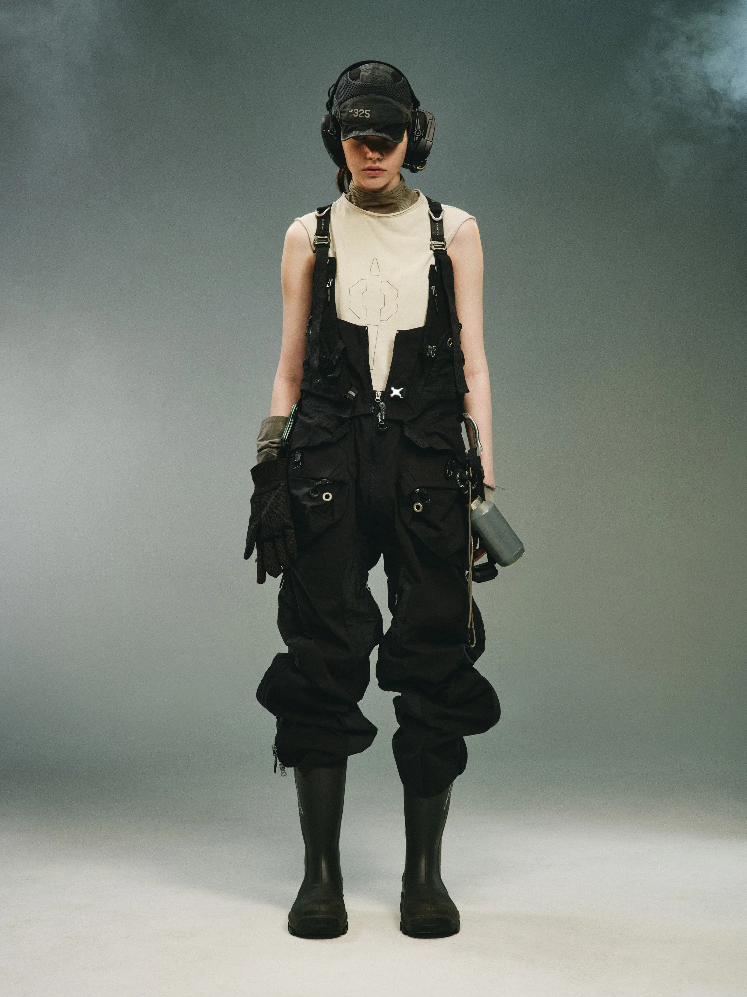 assets/culture/dravik/dravik-hamcus-overalls.webp