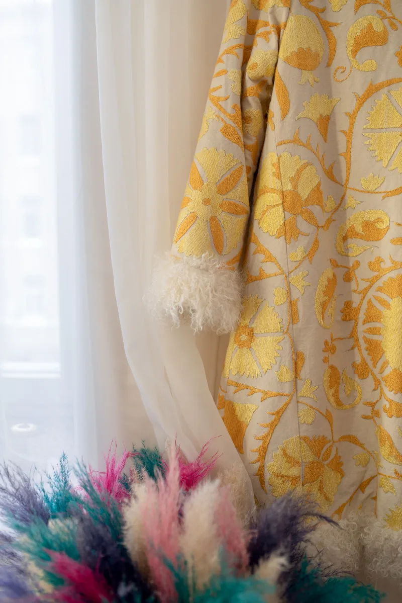 assets/culture/ostren-khelvar/khelvar-02-suzani-daisy-coat.webp